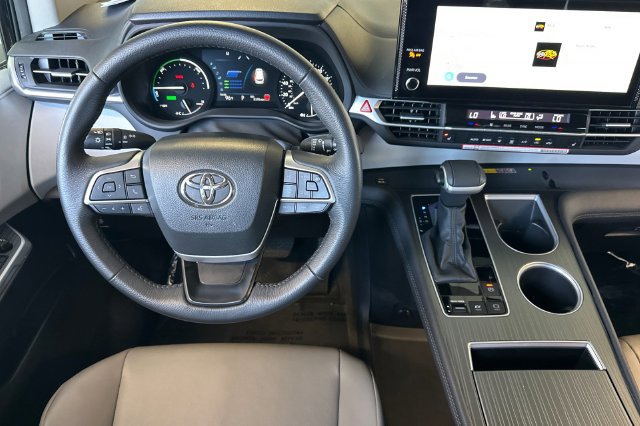 Certified 2026 Toyota Sienna XLE FWD image 18