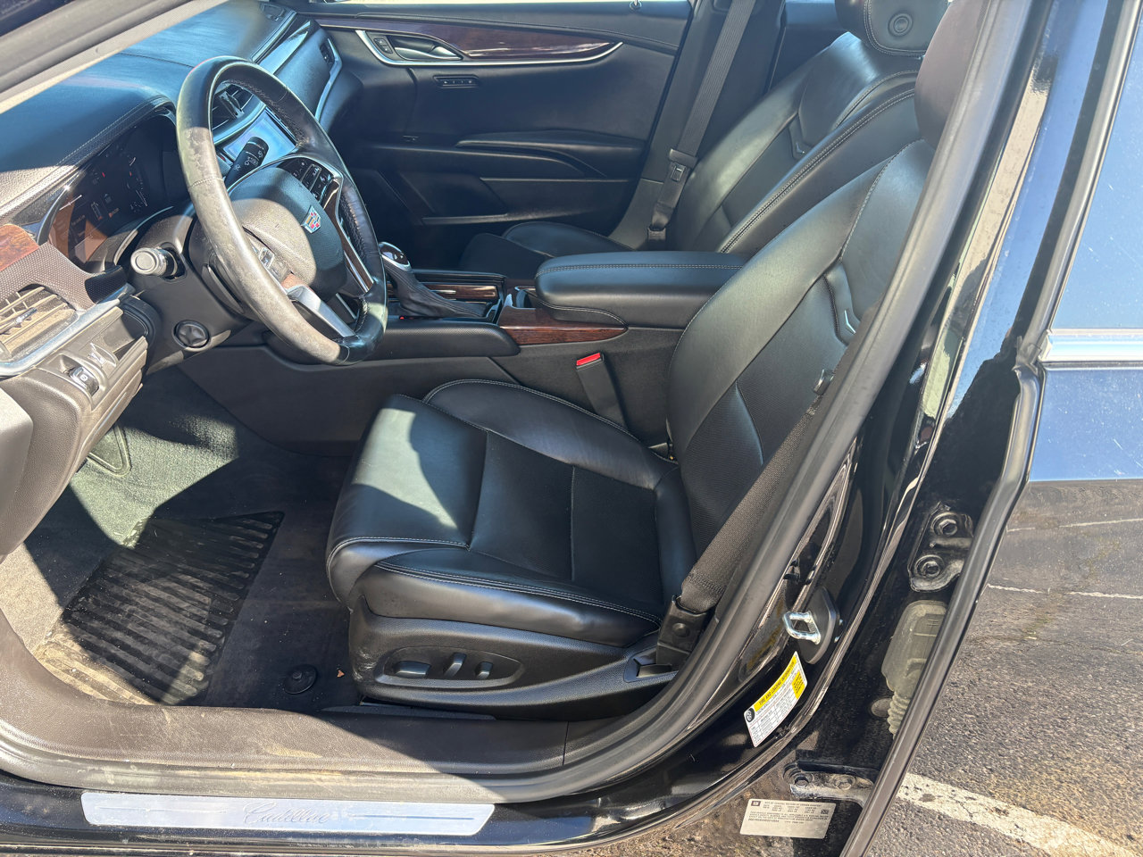 Used 2016 Cadillac XTS Luxury image 3