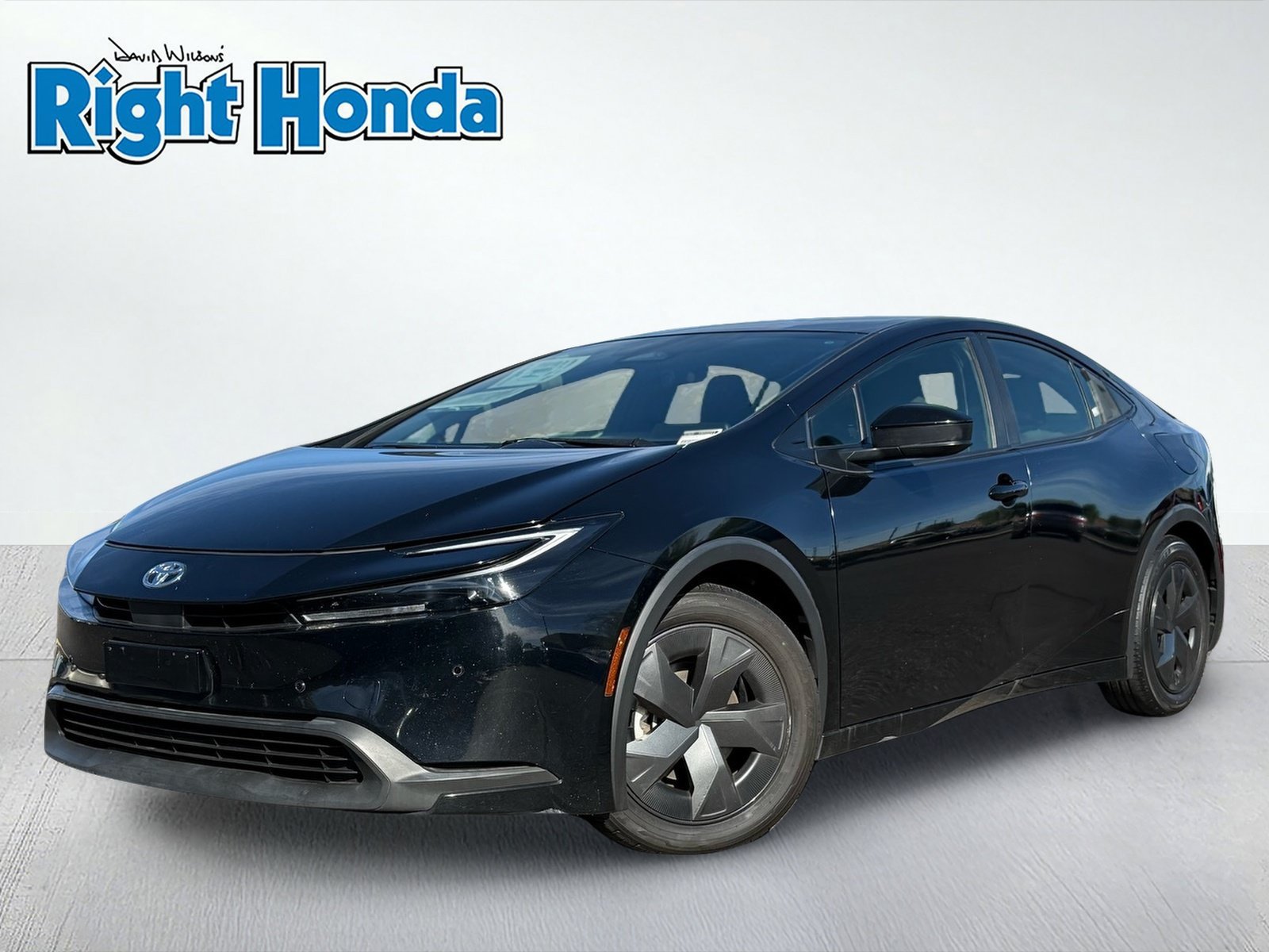 Used 2024 Toyota Prius LE FWD image 2