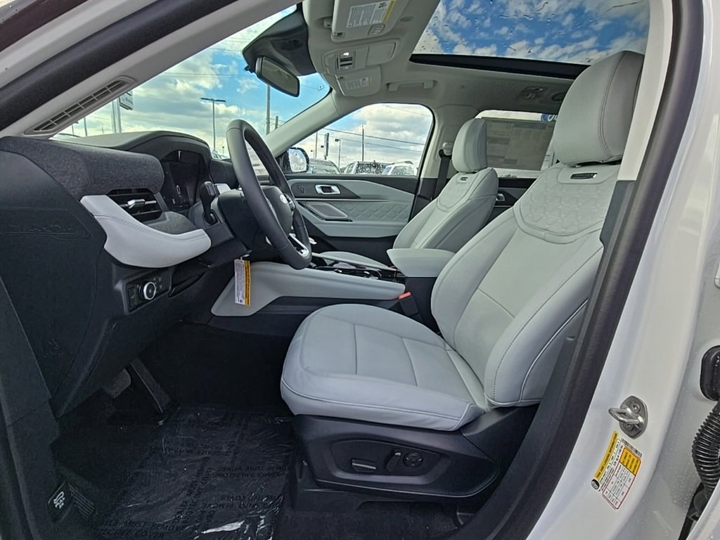 New 2026 Ford Explorer Platinum image 11
