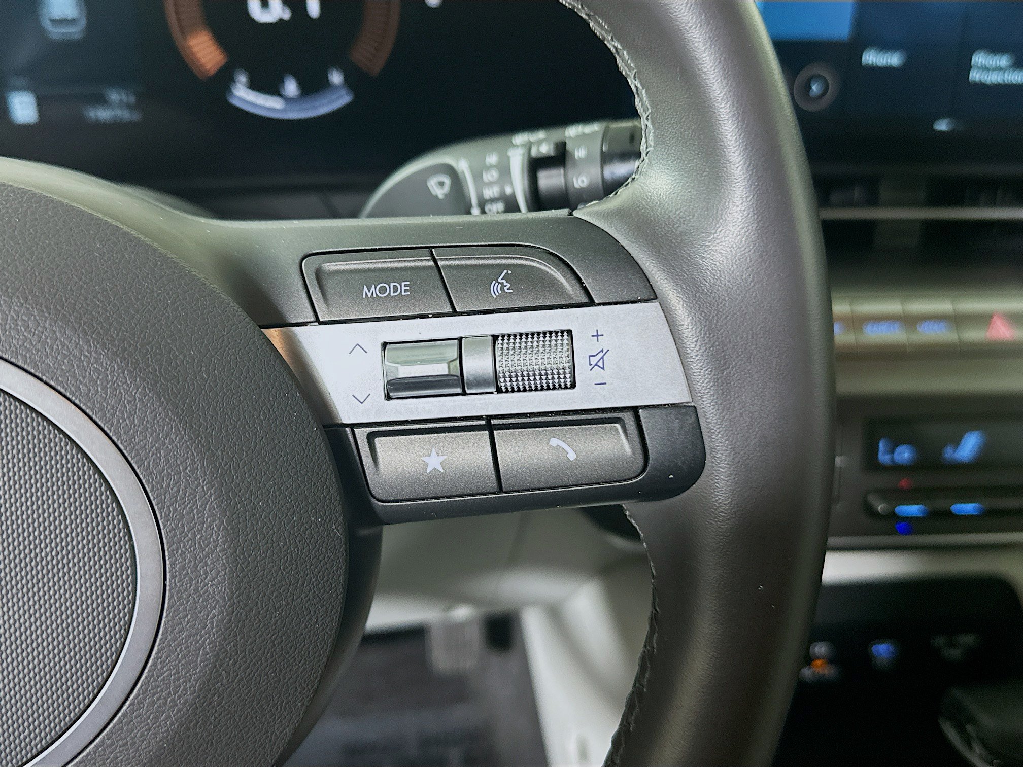 Used 2025 Hyundai Kona SEL FWD image 17