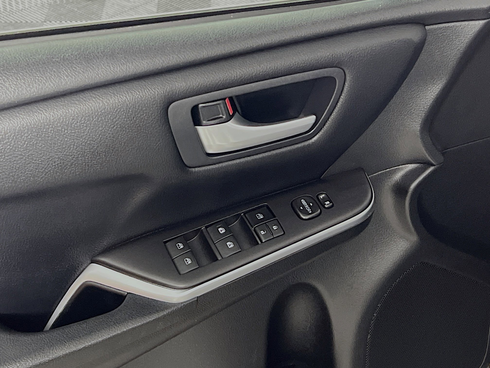 Used 2017 Toyota Camry LE FWD image 17