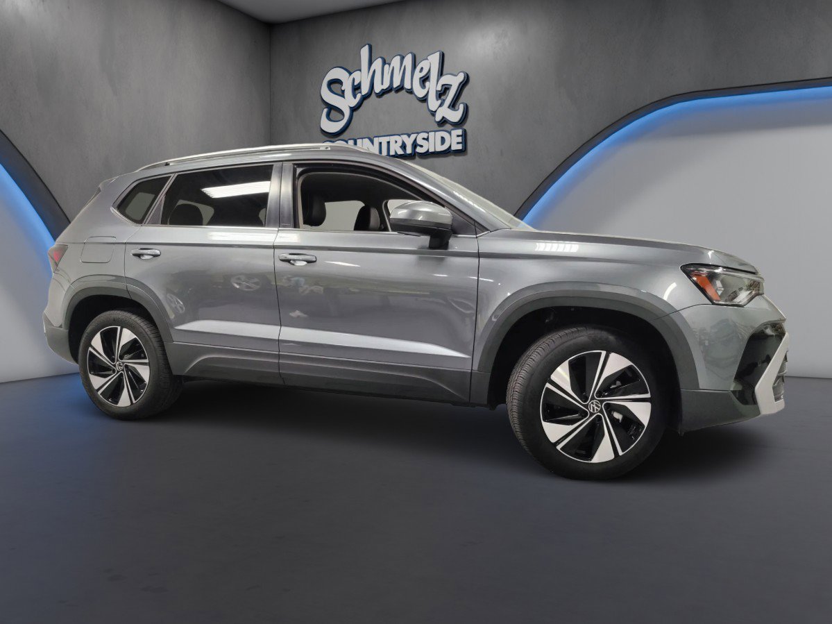 Used 2025 Volkswagen Taos SE AWD/4WD image 4