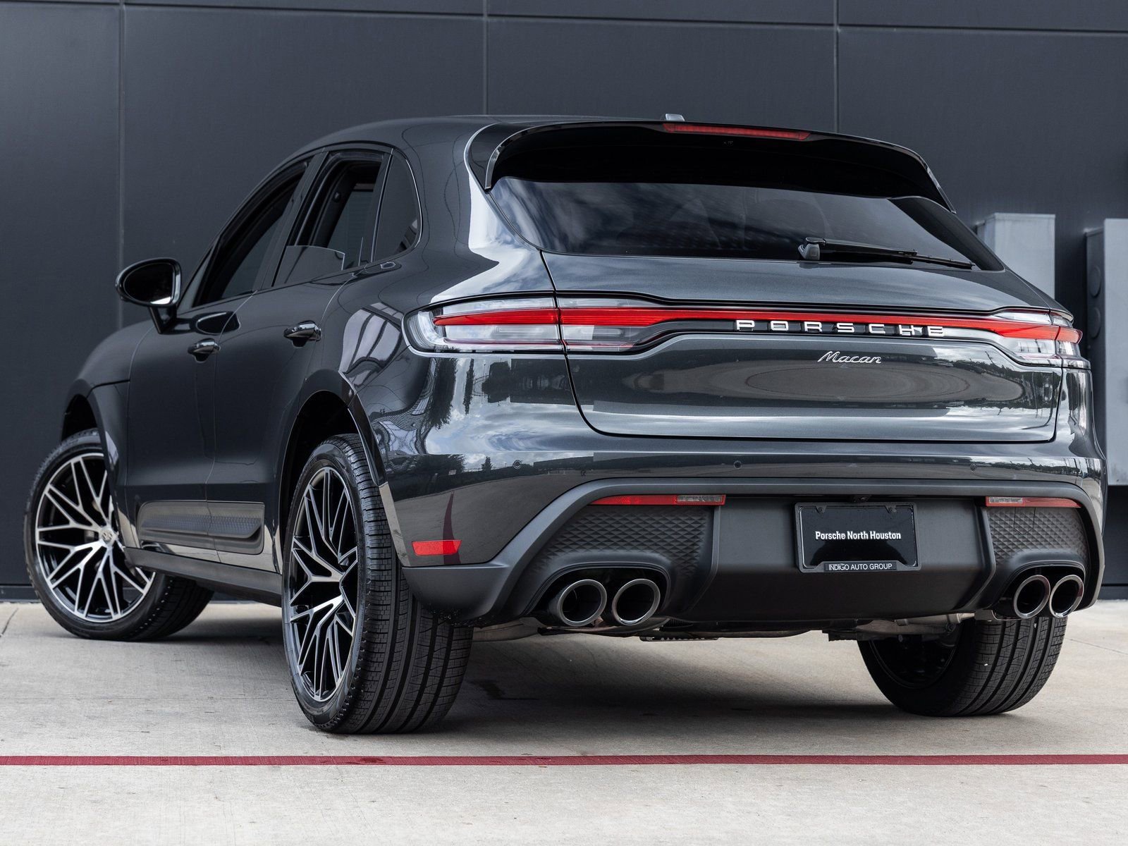 Certified 2026 Porsche Macan AWD/4WD image 3