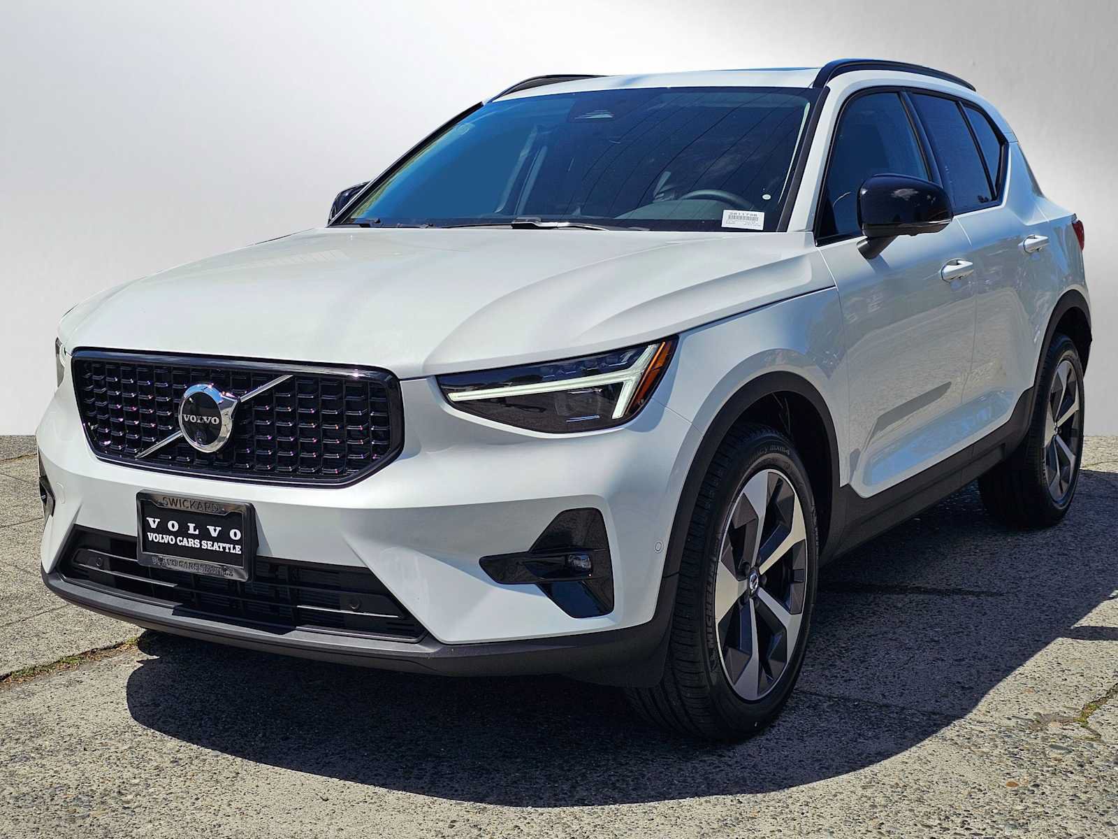 New 2026 Volvo XC40 B5 Plus w/ Climate Package AWD/4WD image 7