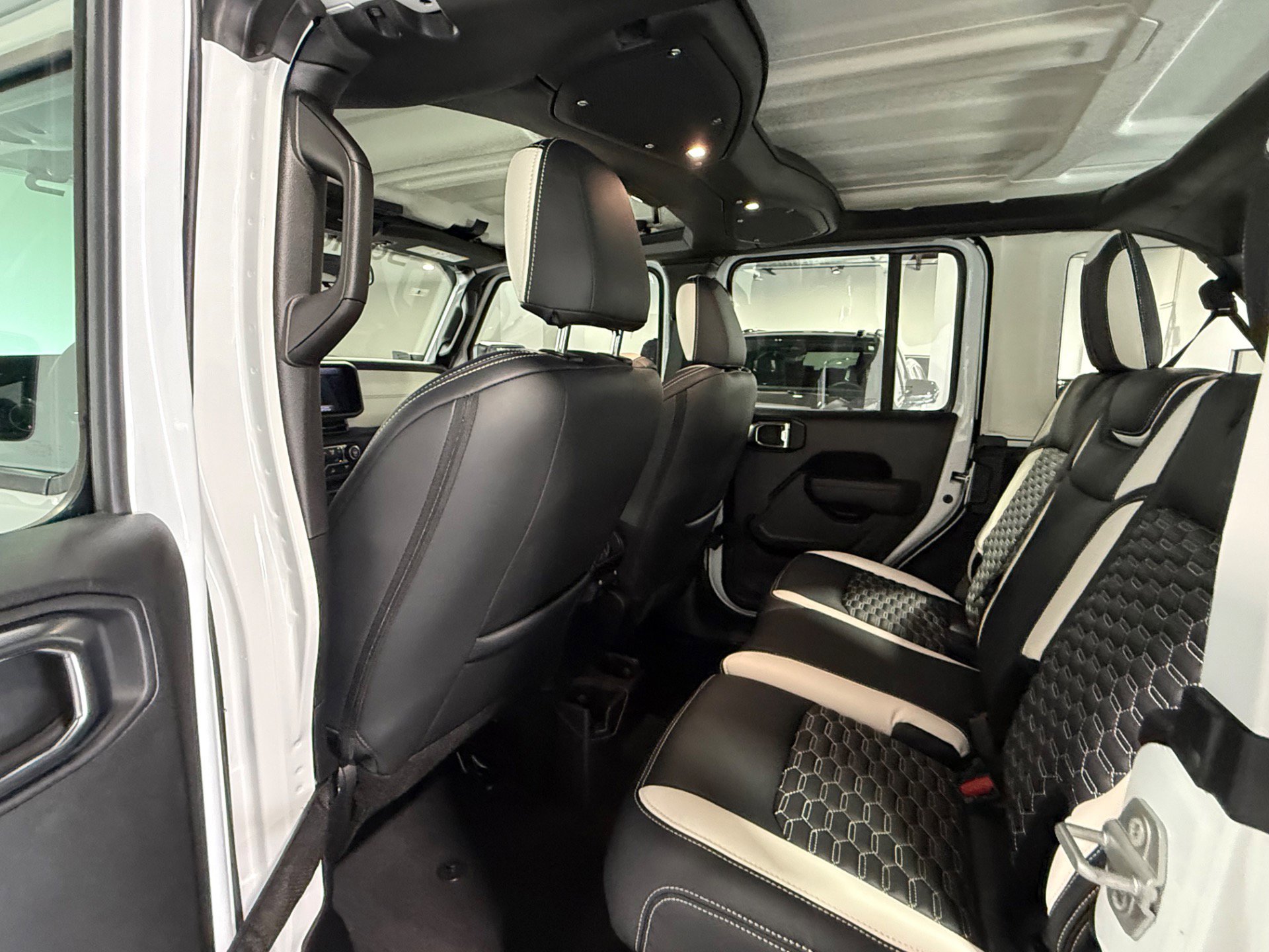 Used 2025 Jeep Wrangler Unlimited Sport AWD/4WD image 71