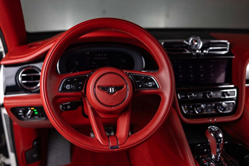 Used 2022 Bentley Bentayga image 23