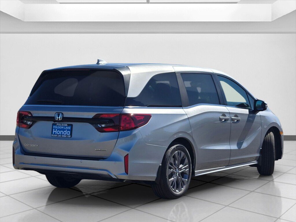 New 2026 Honda Odyssey Touring image 4
