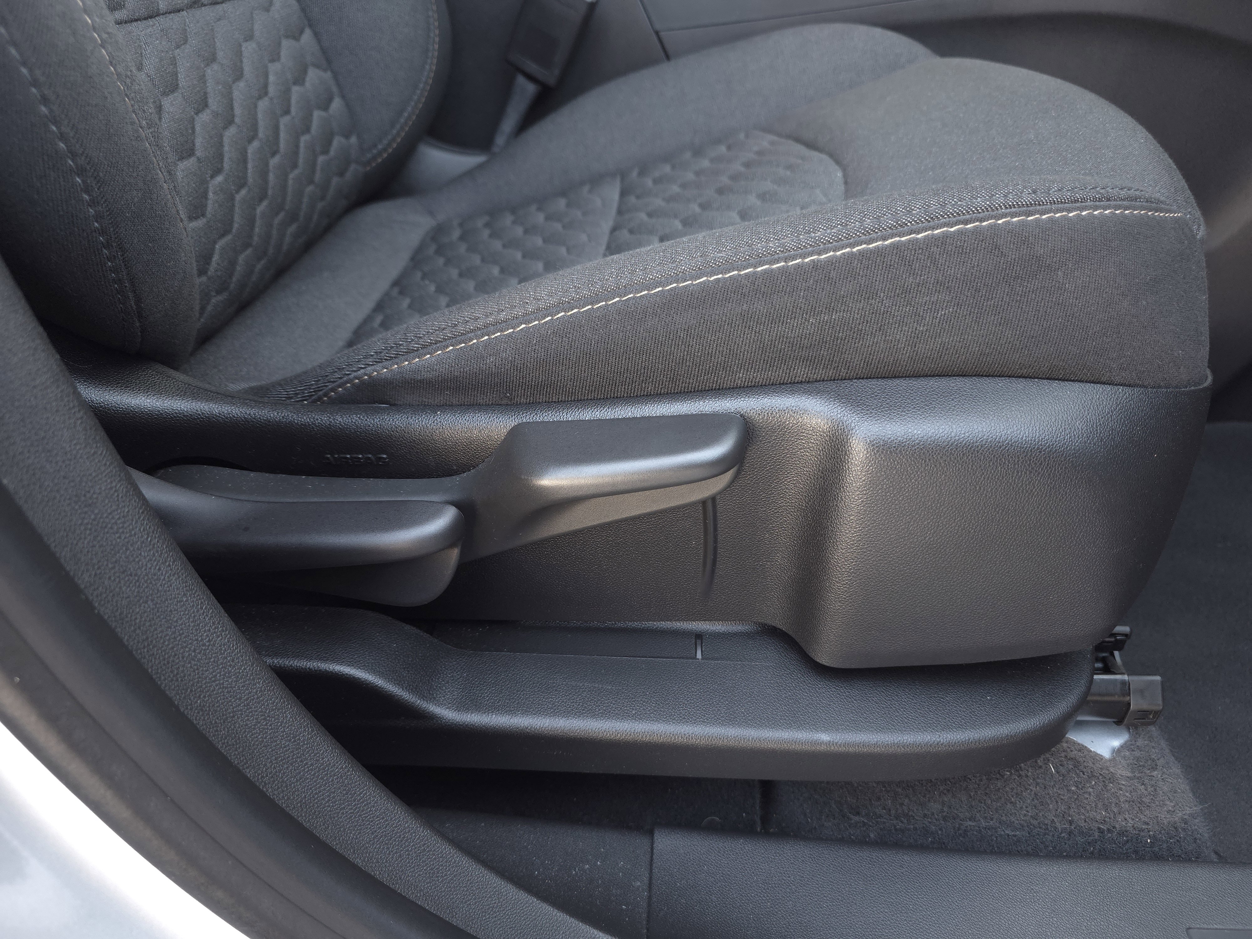 Used 2020 Chevrolet Equinox LT image 38