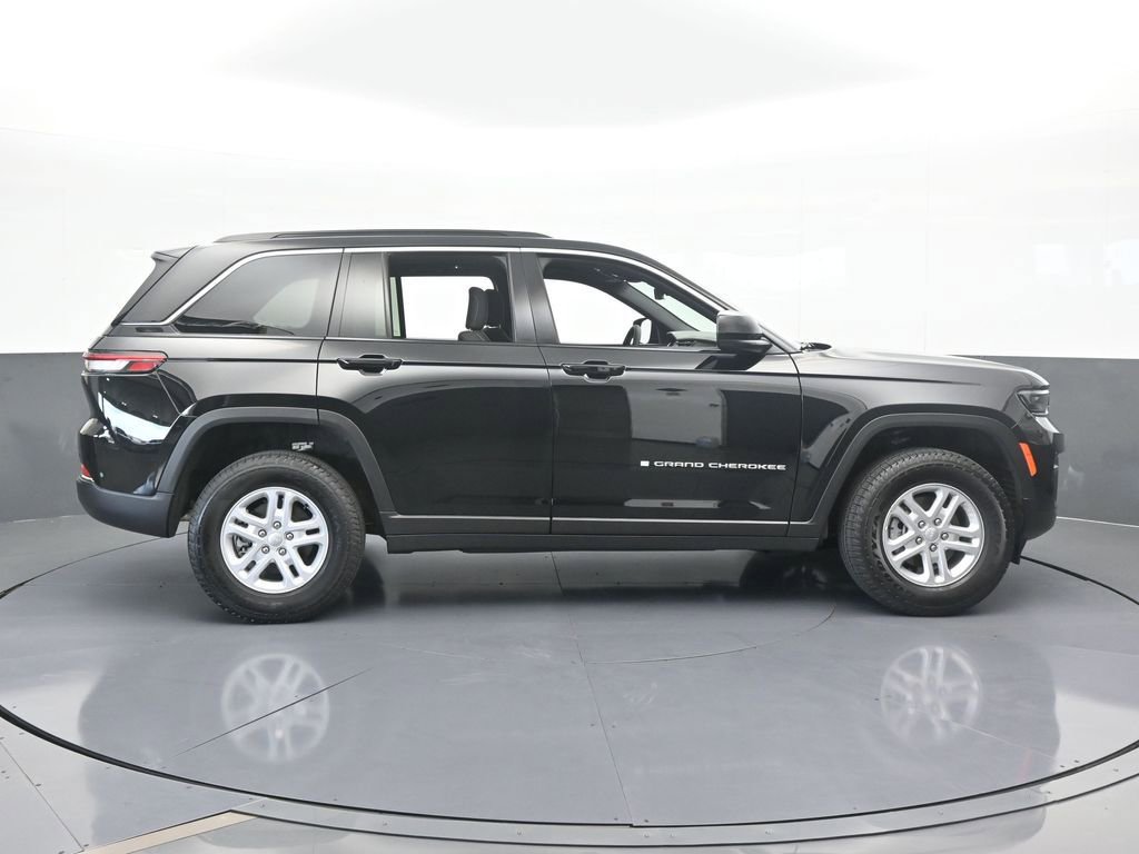 Used 2025 Jeep Grand Cherokee Laredo image 7