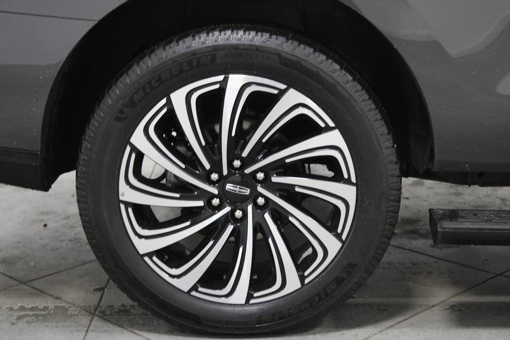 Used 2025 Lincoln Navigator Black Label AWD/4WD image 16