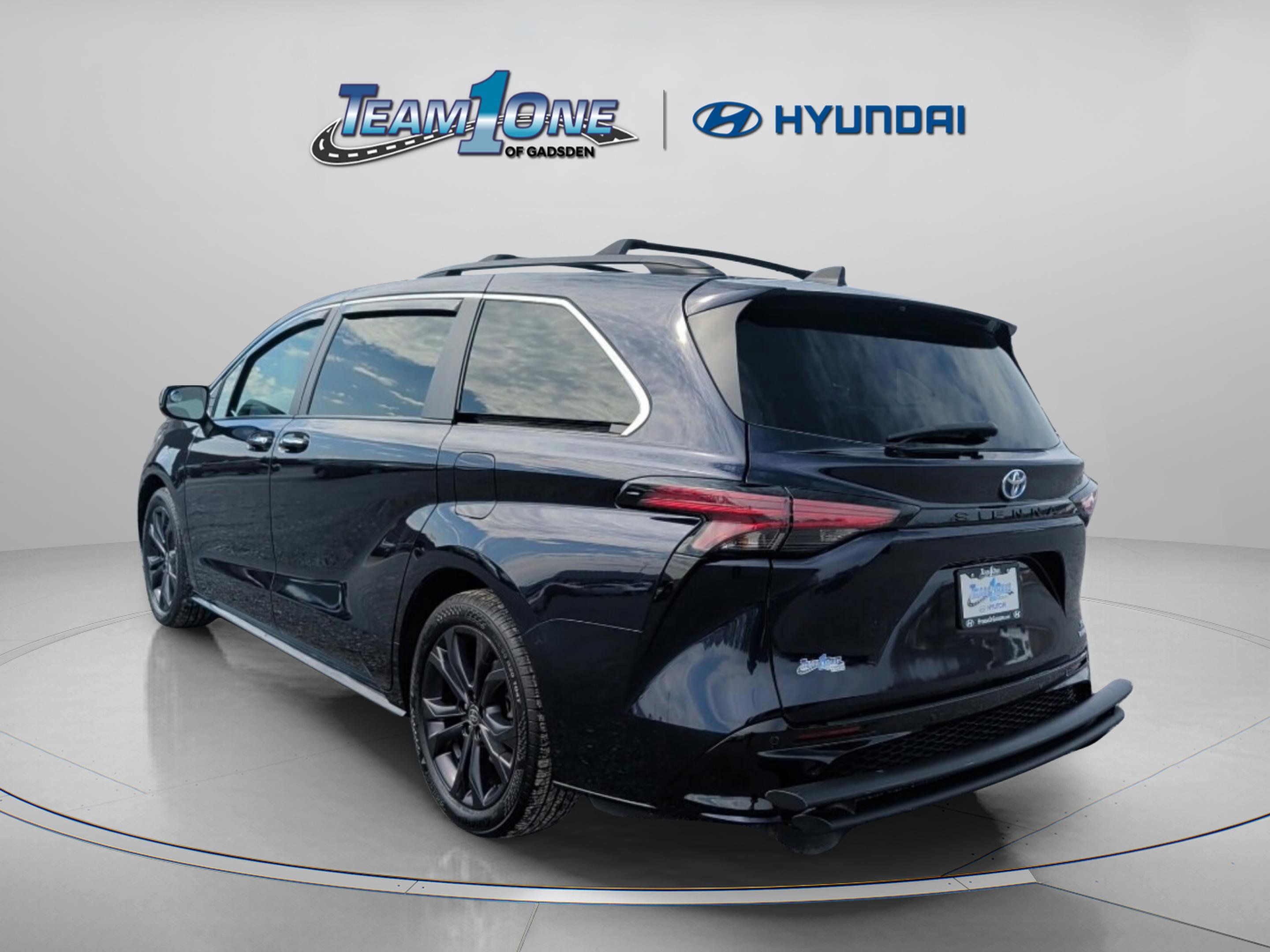 Used 2023 Toyota Sienna XSE w/ XSE Plus Package image 6