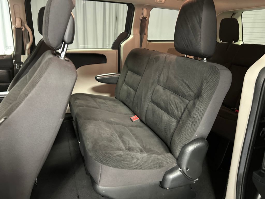 Used 2018 Dodge Grand Caravan SE image 21