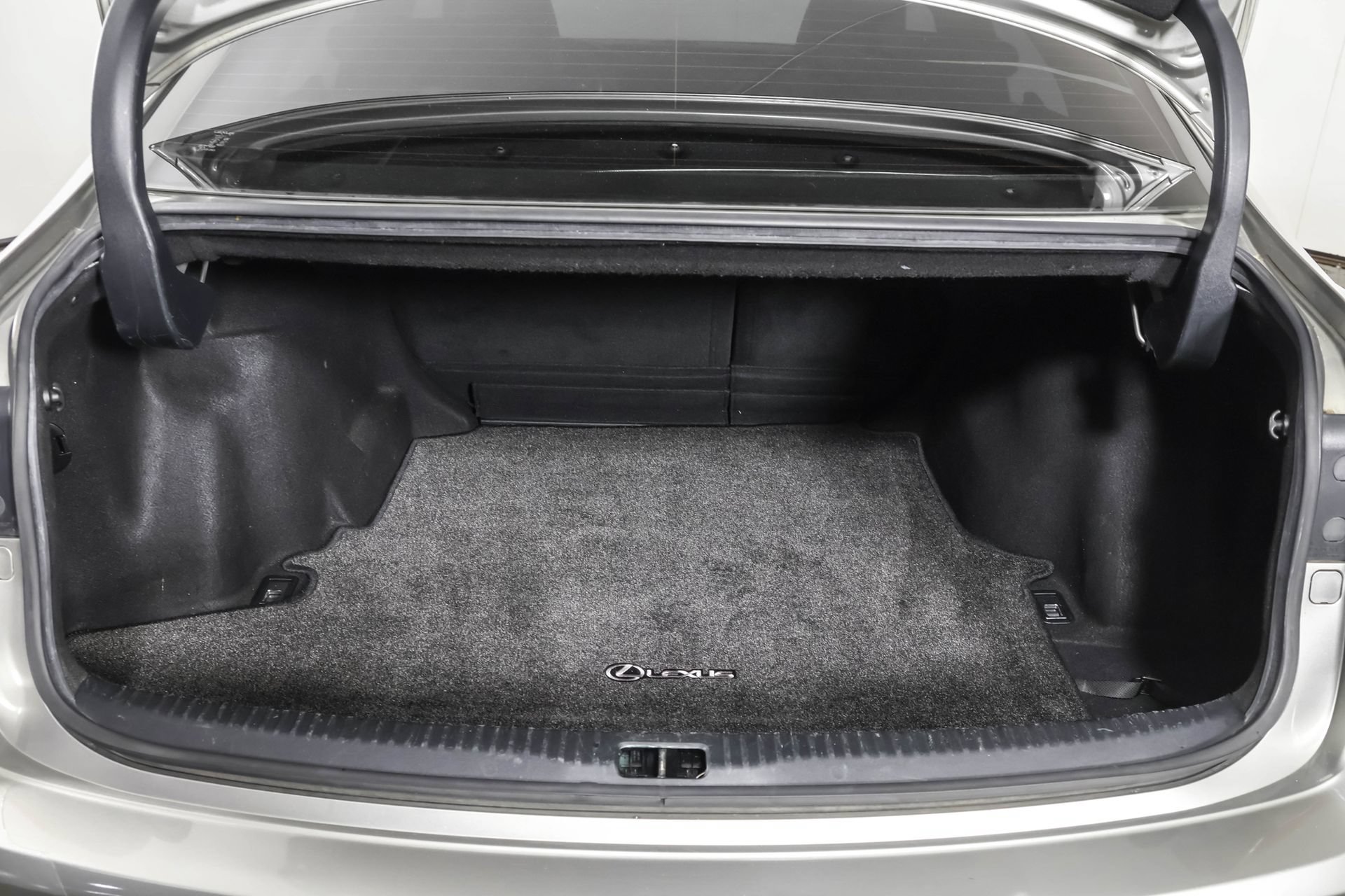 Used 2016 Lexus IS 200t w/ F Sport Package RWD image 40