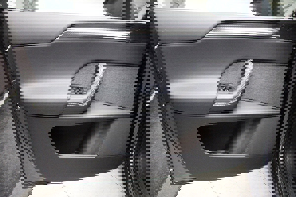 Used 2022 Tesla Model X Plaid image 6