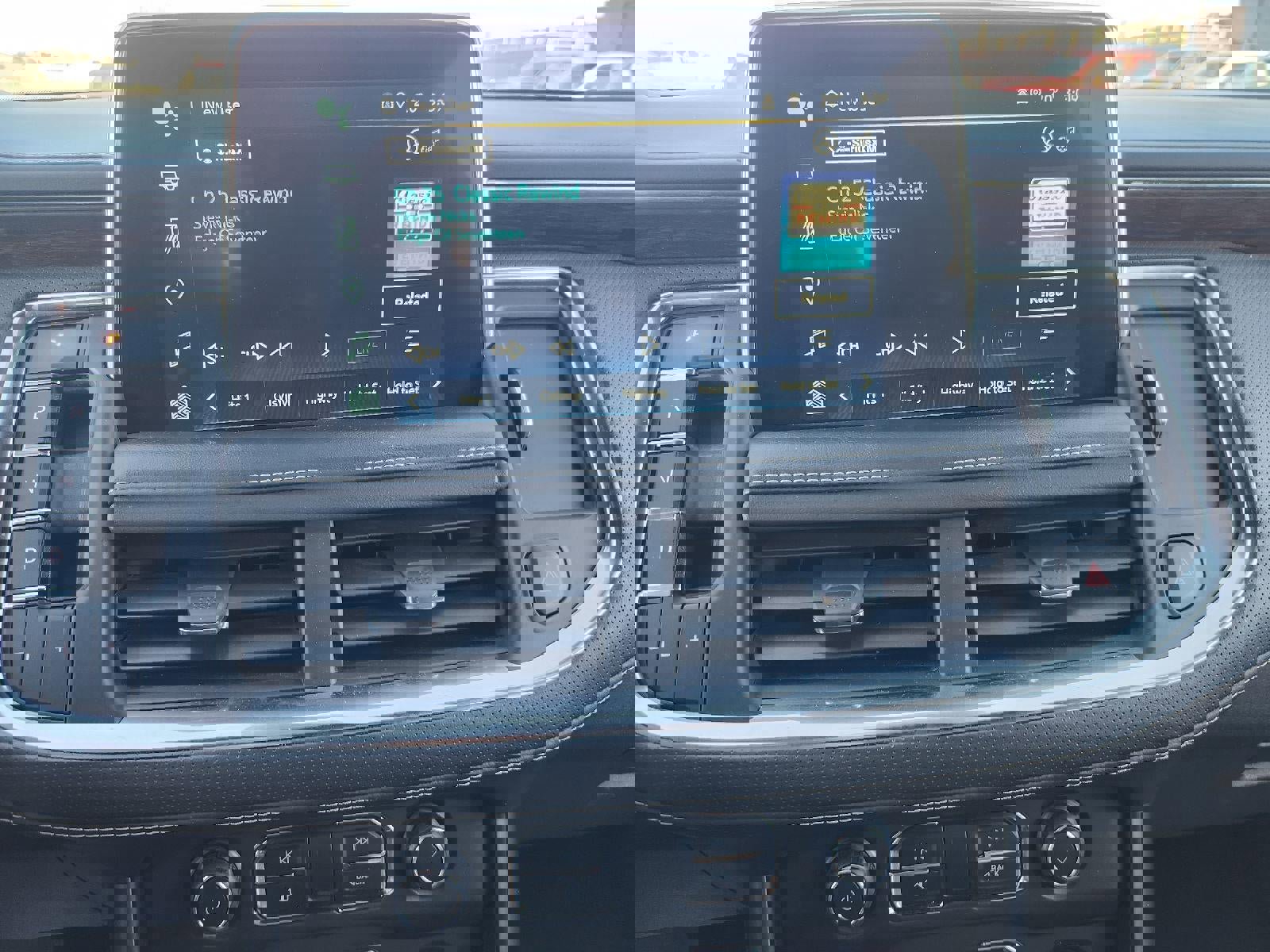 Used 2023 Chevrolet Suburban Premier image 15