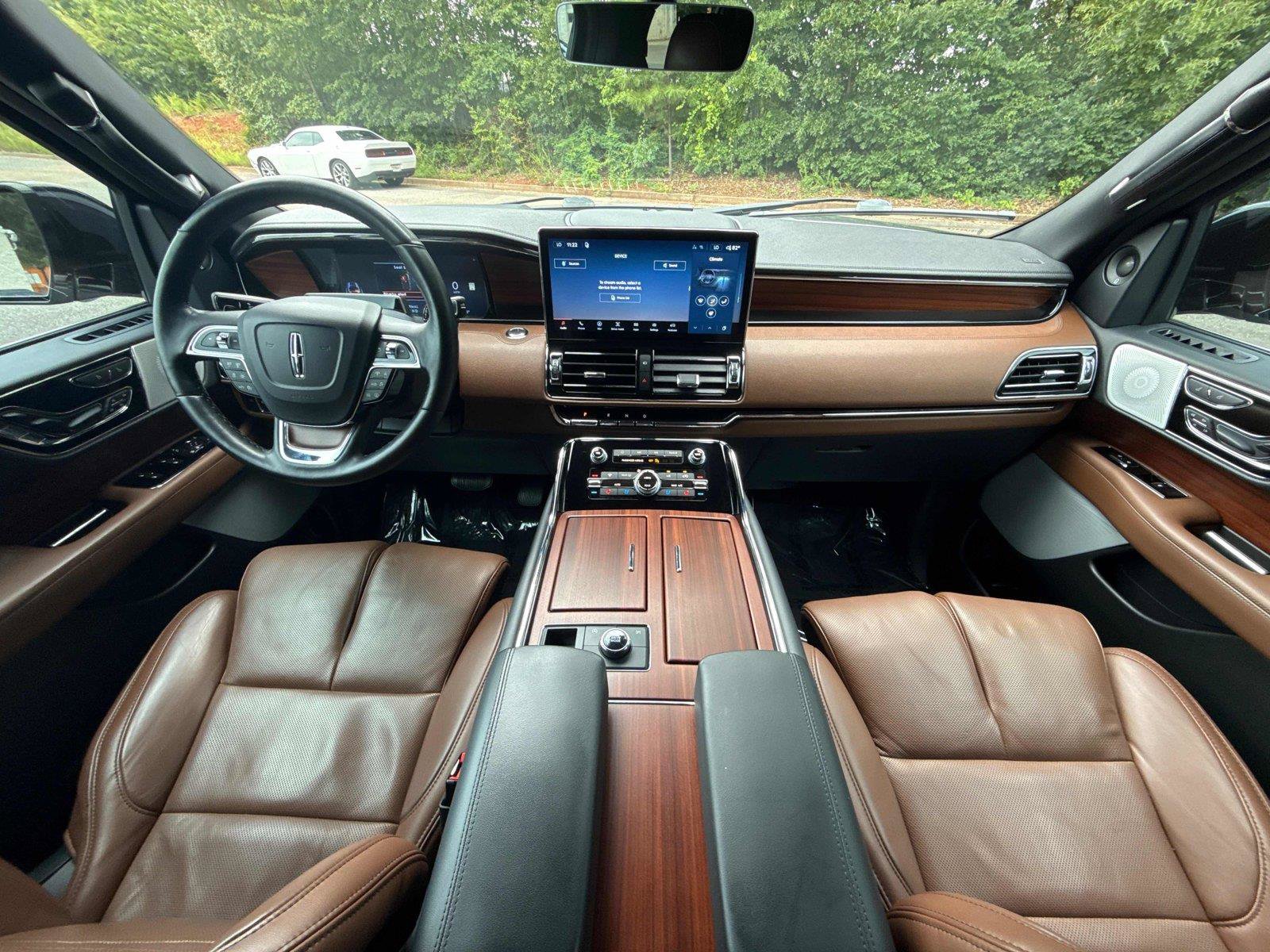Used 2023 Lincoln Navigator Reserve AWD/4WD image 12