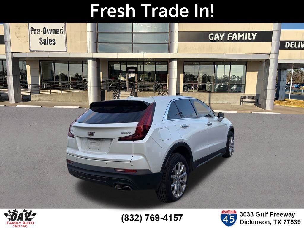Used 2023 Cadillac XT4 Luxury w/ Cold Weather Package FWD image 9