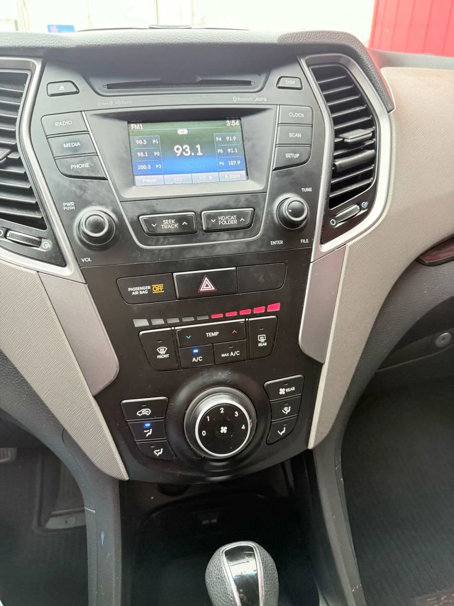 Used 2016 Hyundai Santa Fe SE FWD image 10