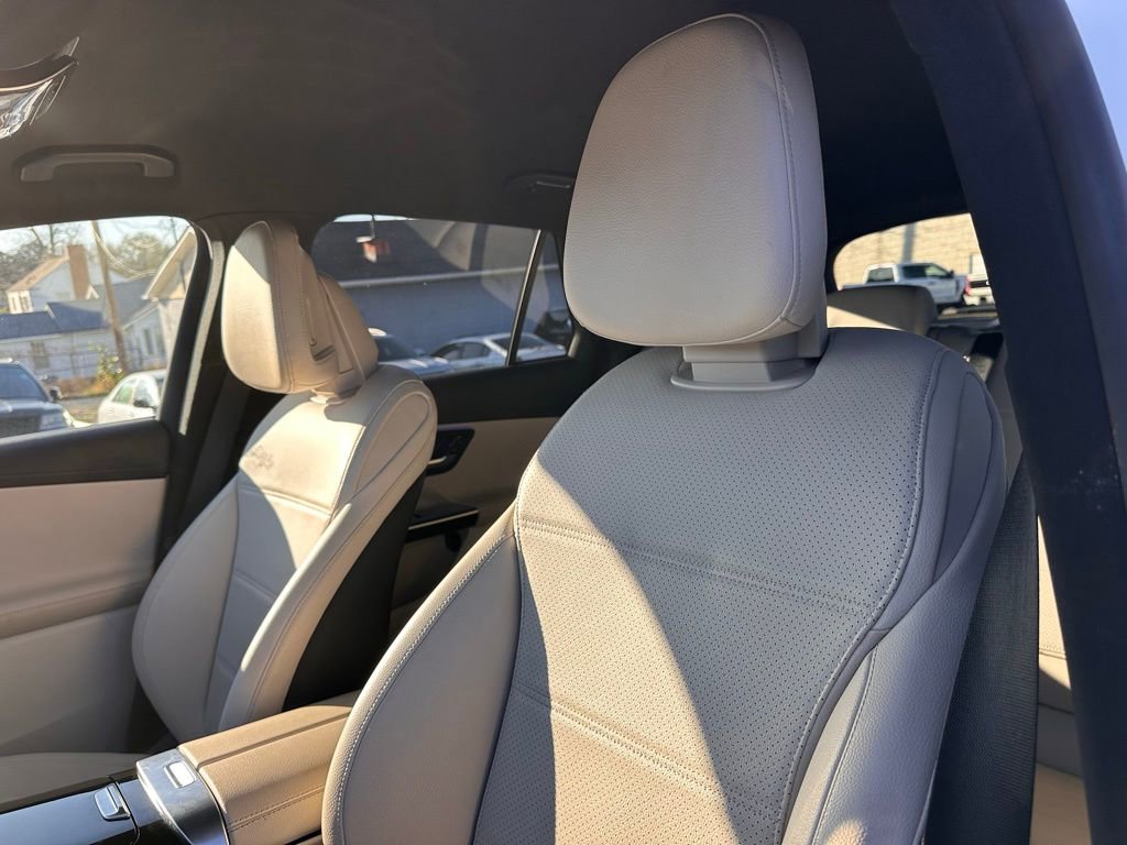 Used 2024 Mercedes-Benz GLC 300 4MATIC image 13