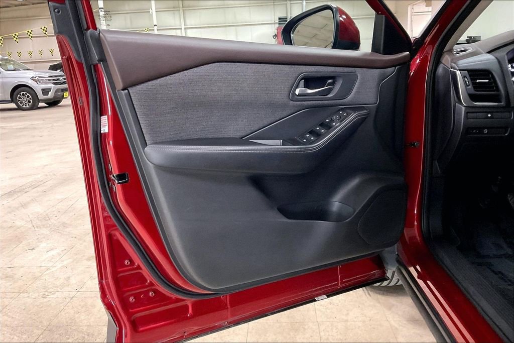 Used 2023 Nissan Rogue SV image 21