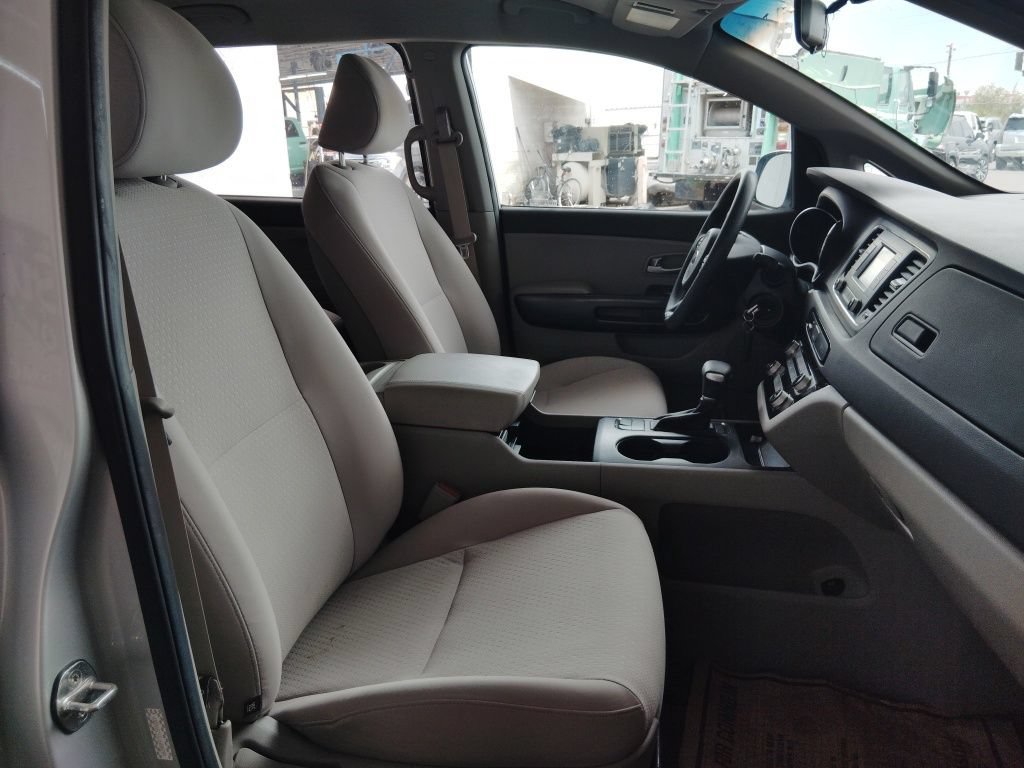 Used 2018 Kia Sedona L FWD image 12