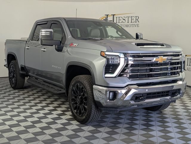 Used 2025 Chevrolet Silverado 2500 LTZ w/ LTZ Plus Package AWD/4WD image 2