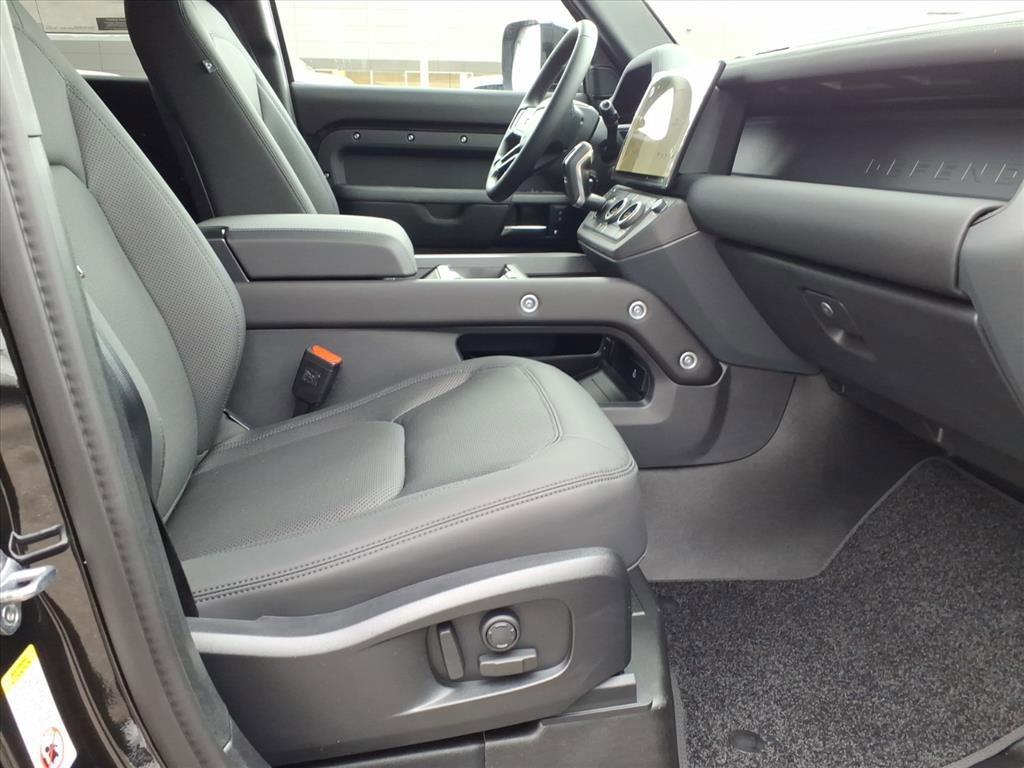 New 2026 Land Rover Defender 110 X-Dynamic SE image 3