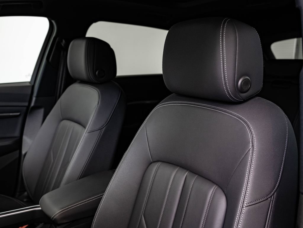 Used 2022 Audi e-tron Premium w/ Convenience Plus Package image 24