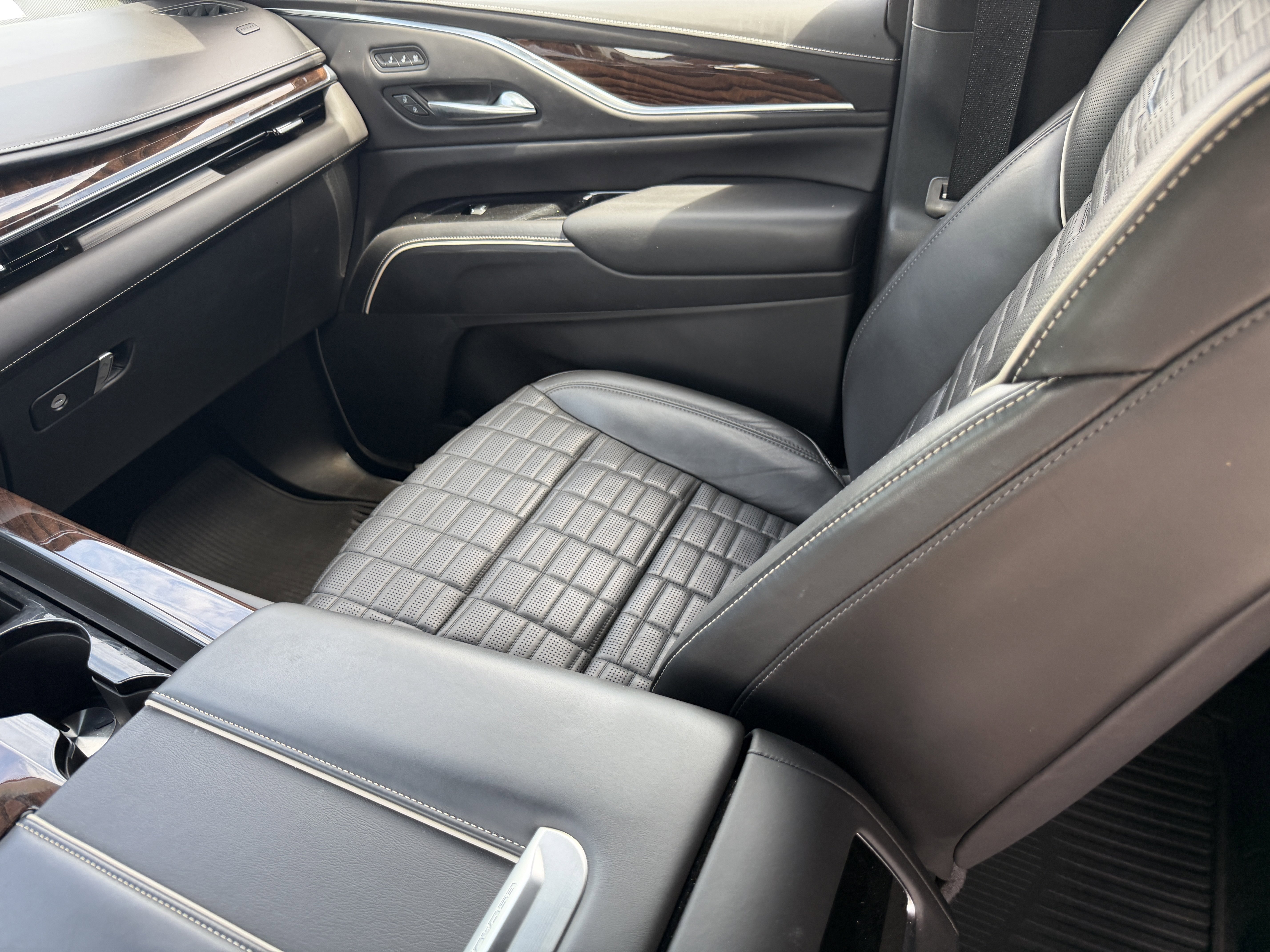 Used 2022 Cadillac Escalade Sport Platinum AWD/4WD image 15
