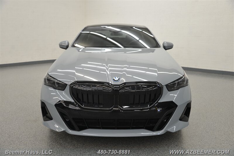 Used 2025 BMW 550e xDrive w/ Premium Package AWD/4WD image 7