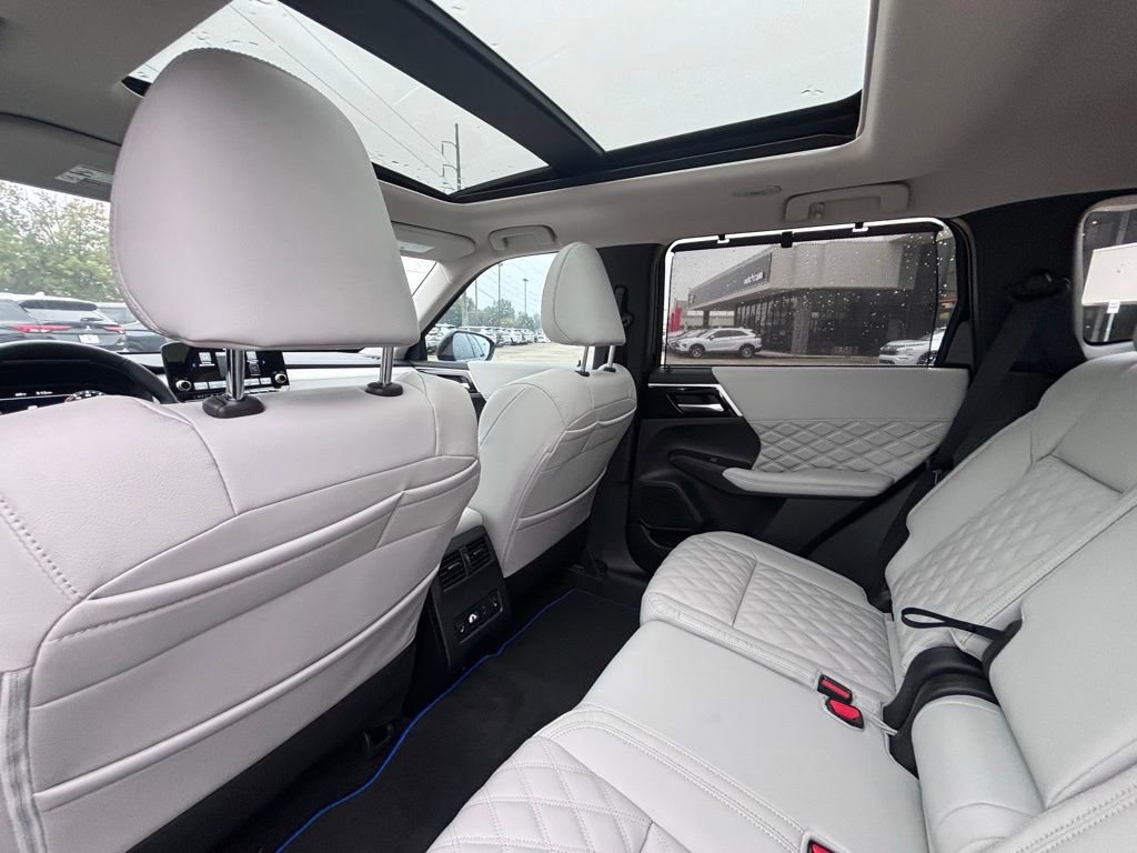 Used 2024 Mitsubishi Outlander SEL image 14