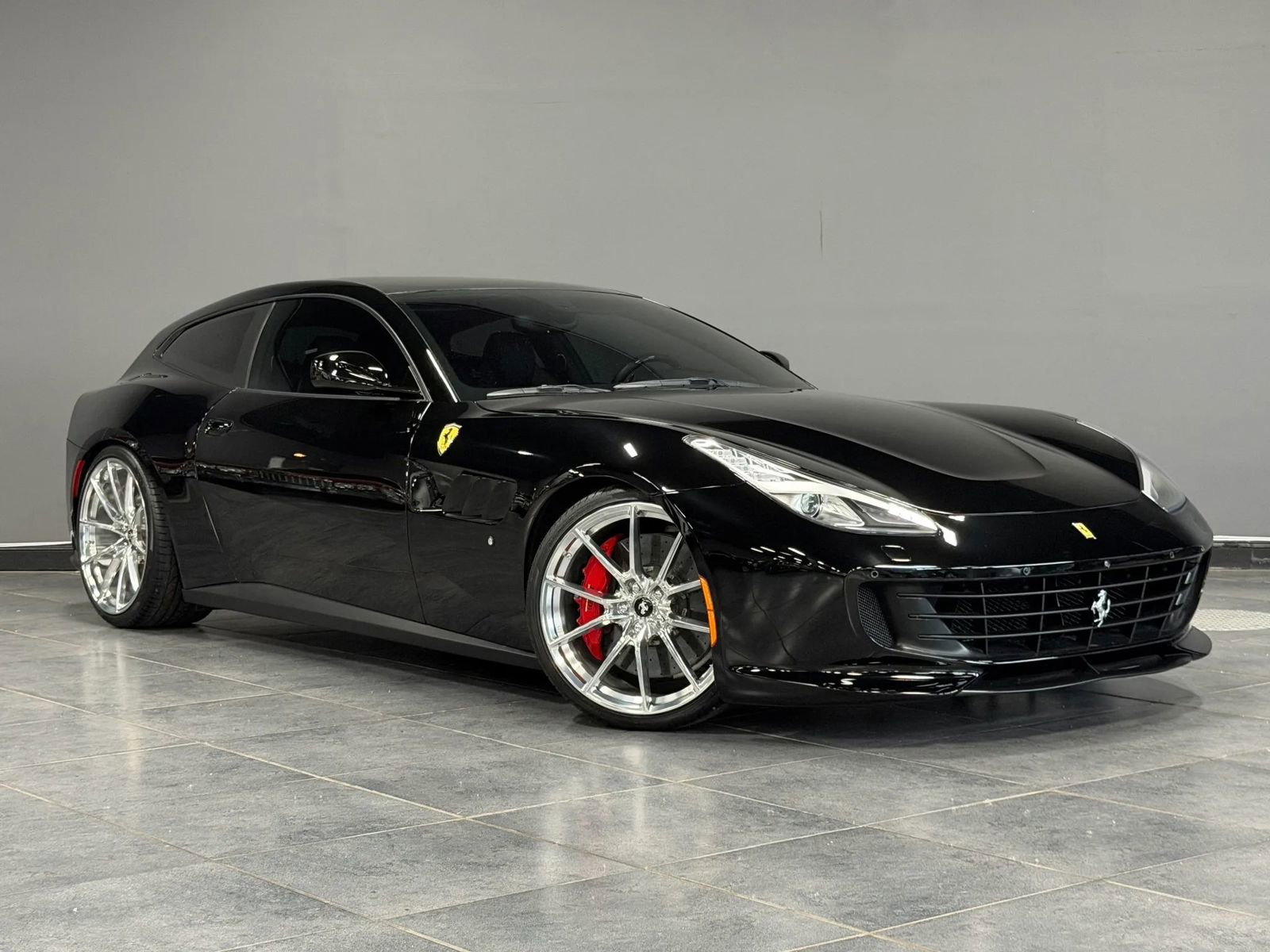 Used 2018 Ferrari GTC4Lusso AWD/4WD image 4