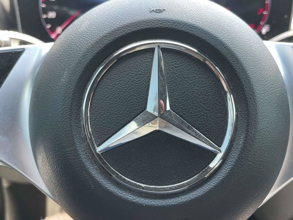 Used 2024 Mercedes-Benz GLC 300 4MATIC image 28