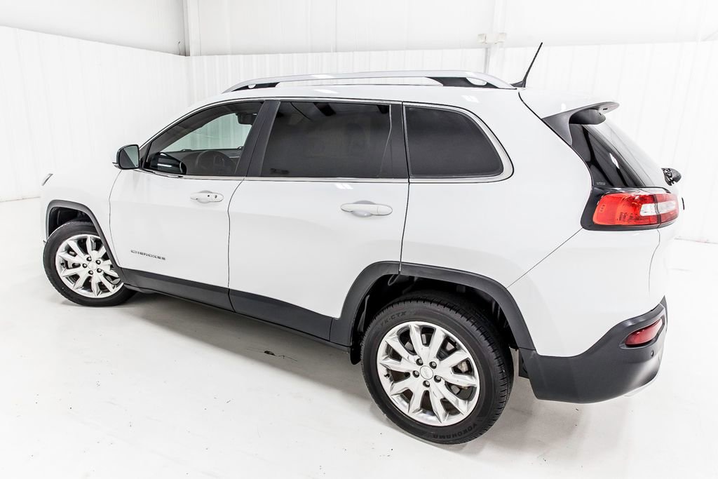 Used 2017 Jeep Cherokee Limited image 4