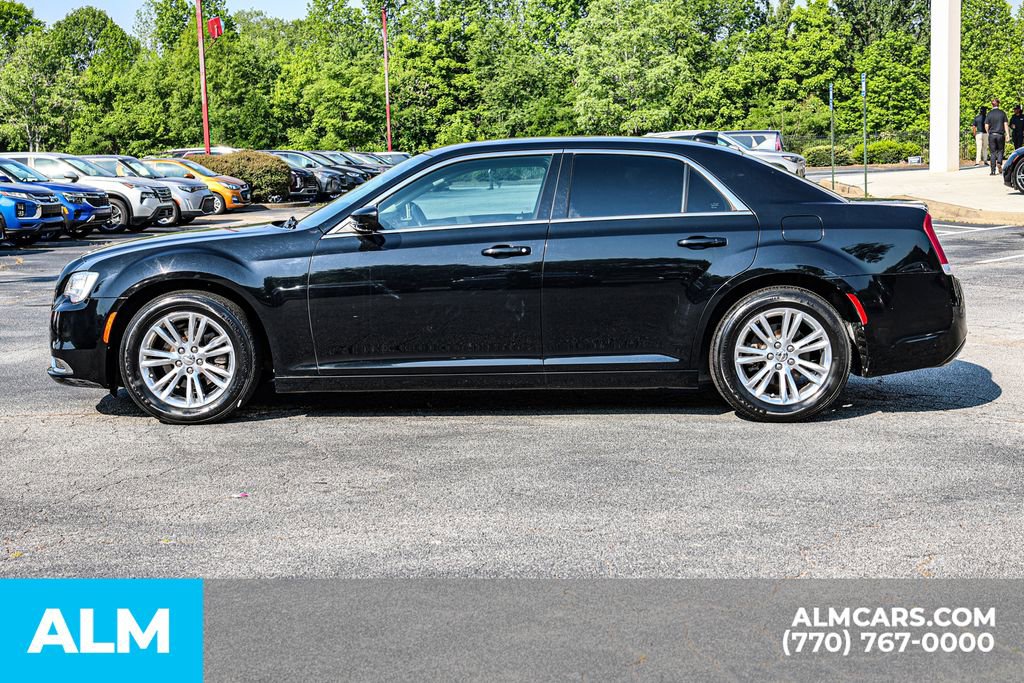 Used 2017 Chrysler 300 Limited RWD image 9