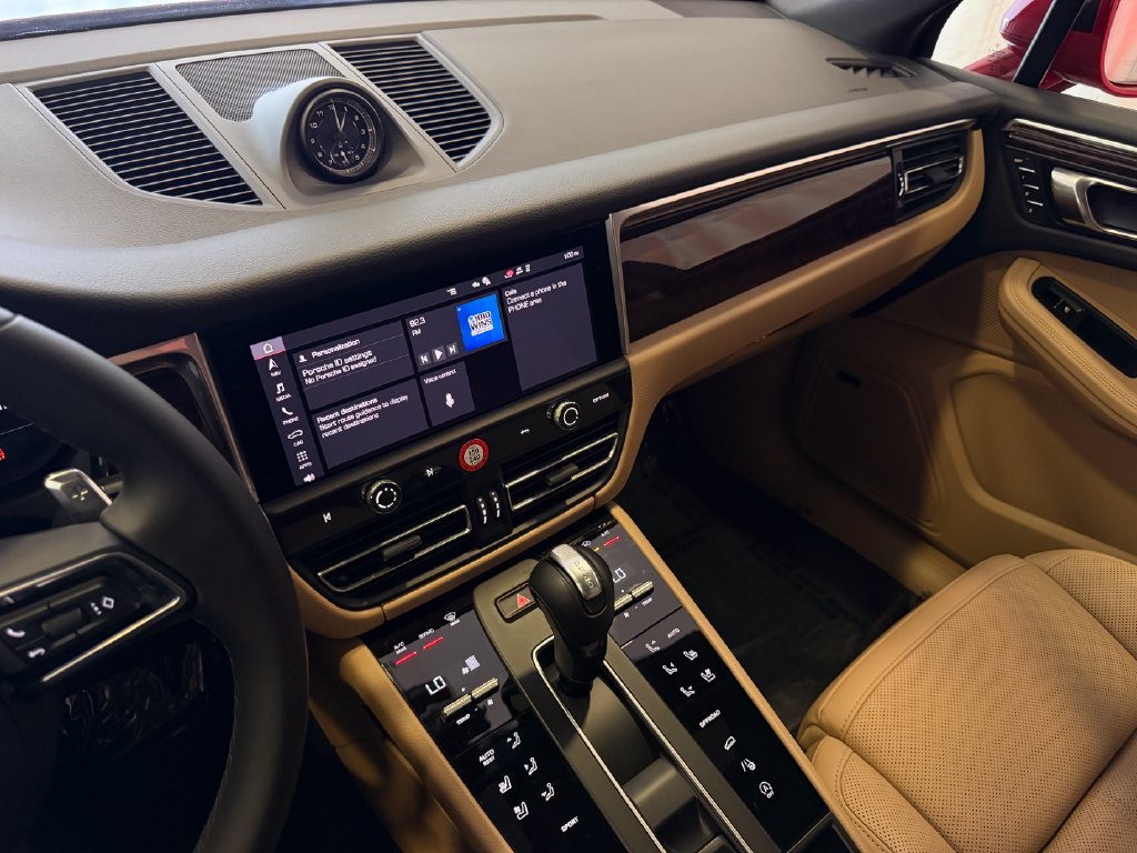 Certified 2026 Porsche Macan AWD/4WD image 18