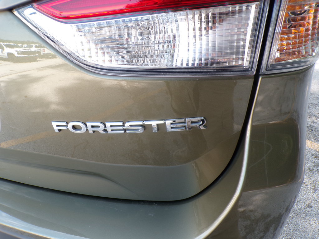 Used 2023 Subaru Forester Limited AWD/4WD image 17