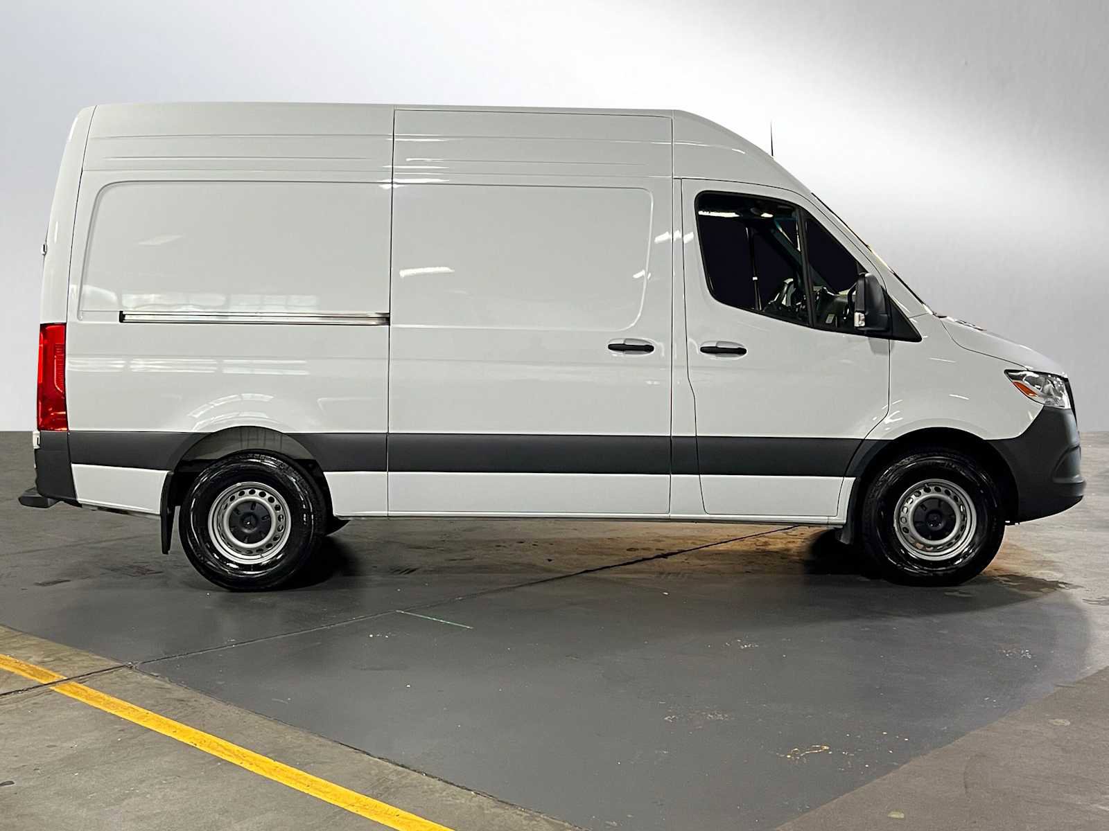 Used 2025 Mercedes-Benz Sprinter 2500 image 2