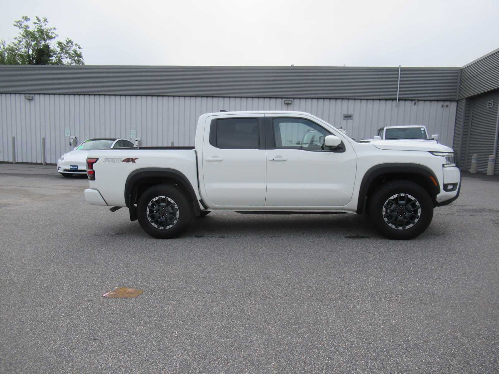 Used 2025 Nissan Frontier PRO-4X w/ Pro Convenience Package AWD/4WD image 4