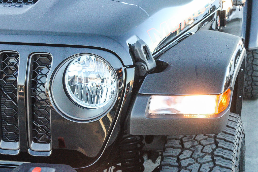 Used 2023 Jeep Gladiator Mojave w/ Safety Group AWD/4WD image 5