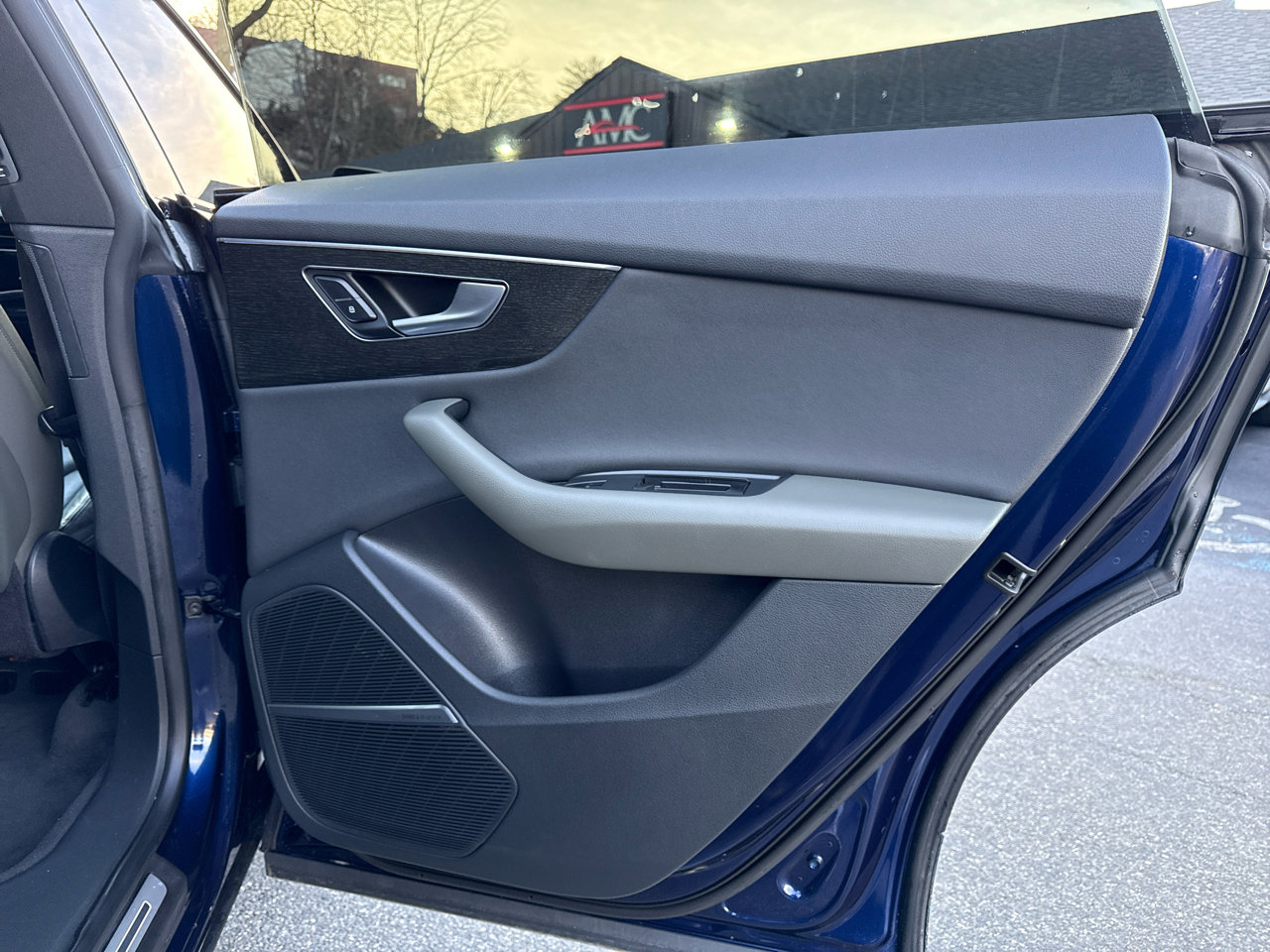 Used 2019 Audi Q8 Premium Plus w/ Premium Plus image 34