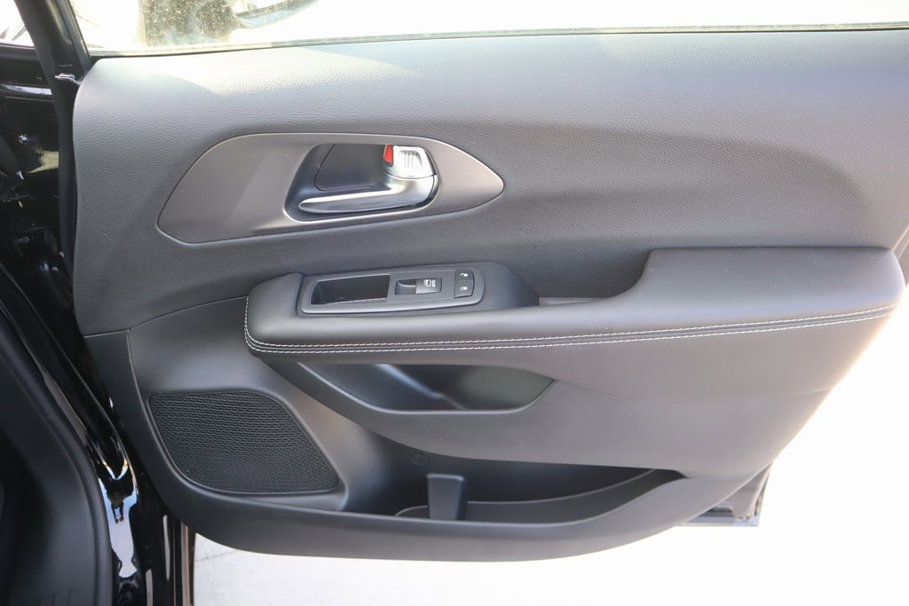 New 2026 Chrysler Pacifica Select image 17