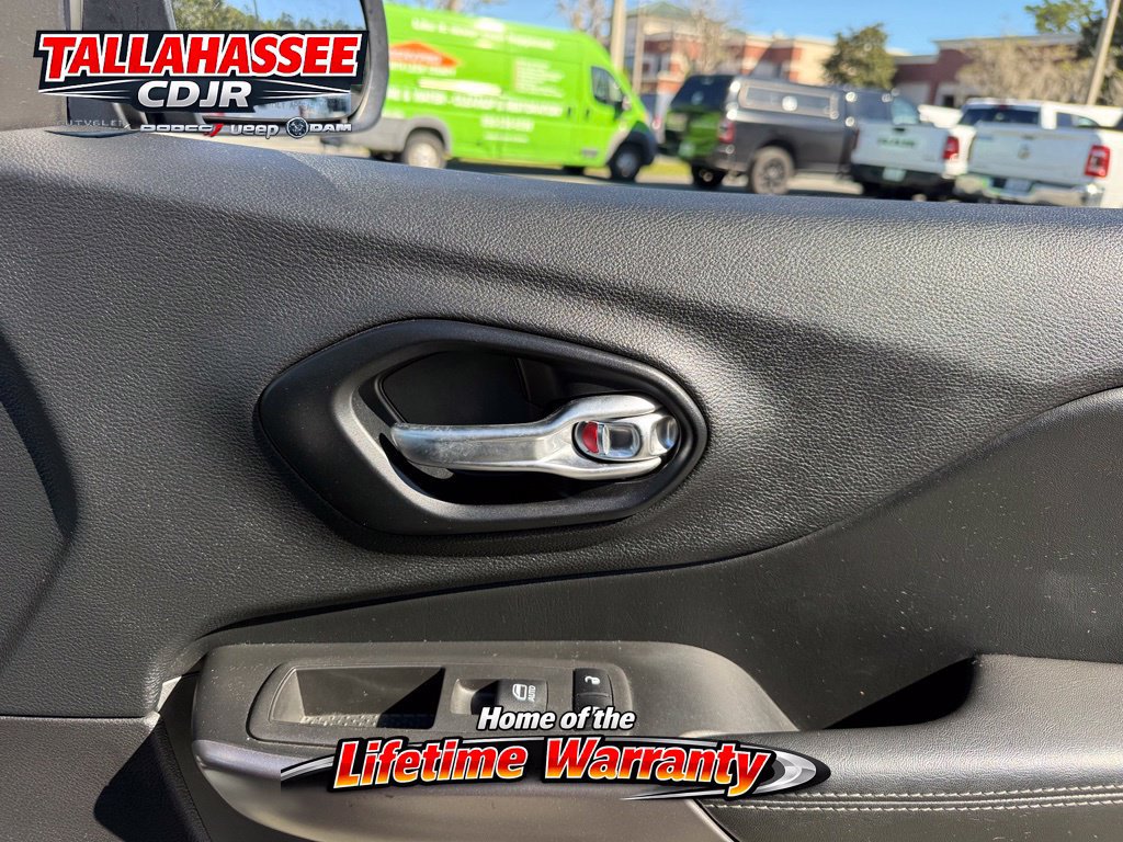 Used 2021 Jeep Cherokee Limited w/ Elite Package AWD/4WD image 36