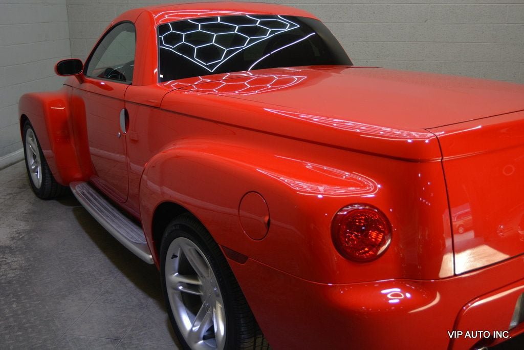 Used 2003 Chevrolet SSR w/ Preferred Equipment Group RWD image 9