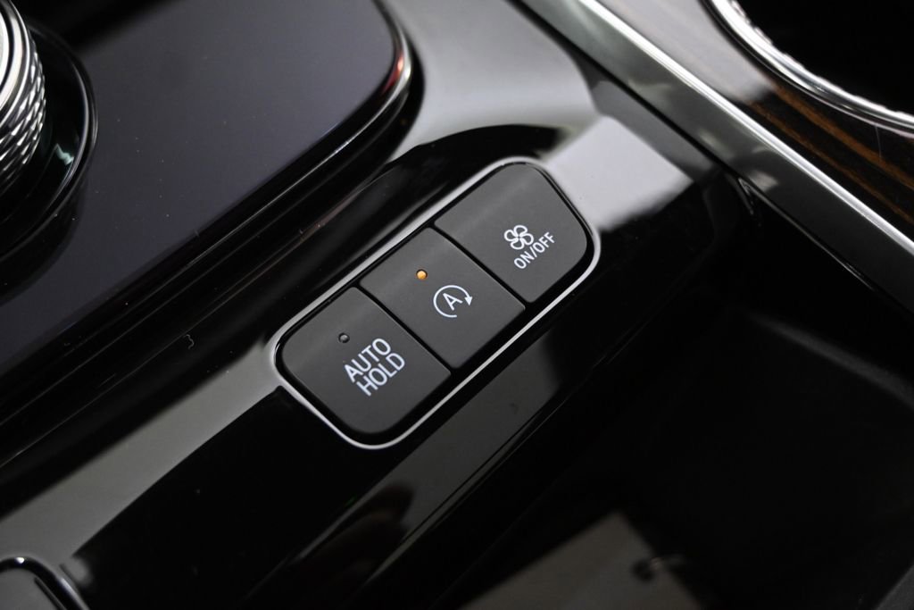 Certified 2025 Cadillac Escalade Premium Luxury image 34