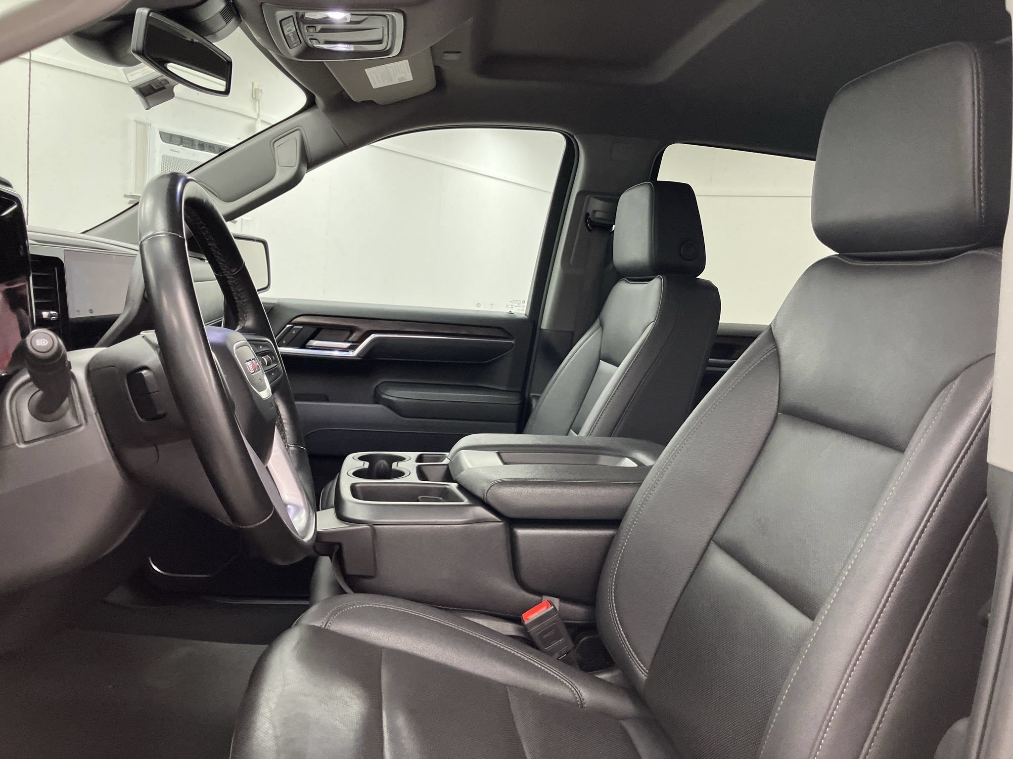 Used 2025 GMC Sierra 1500 SLT AWD/4WD image 9
