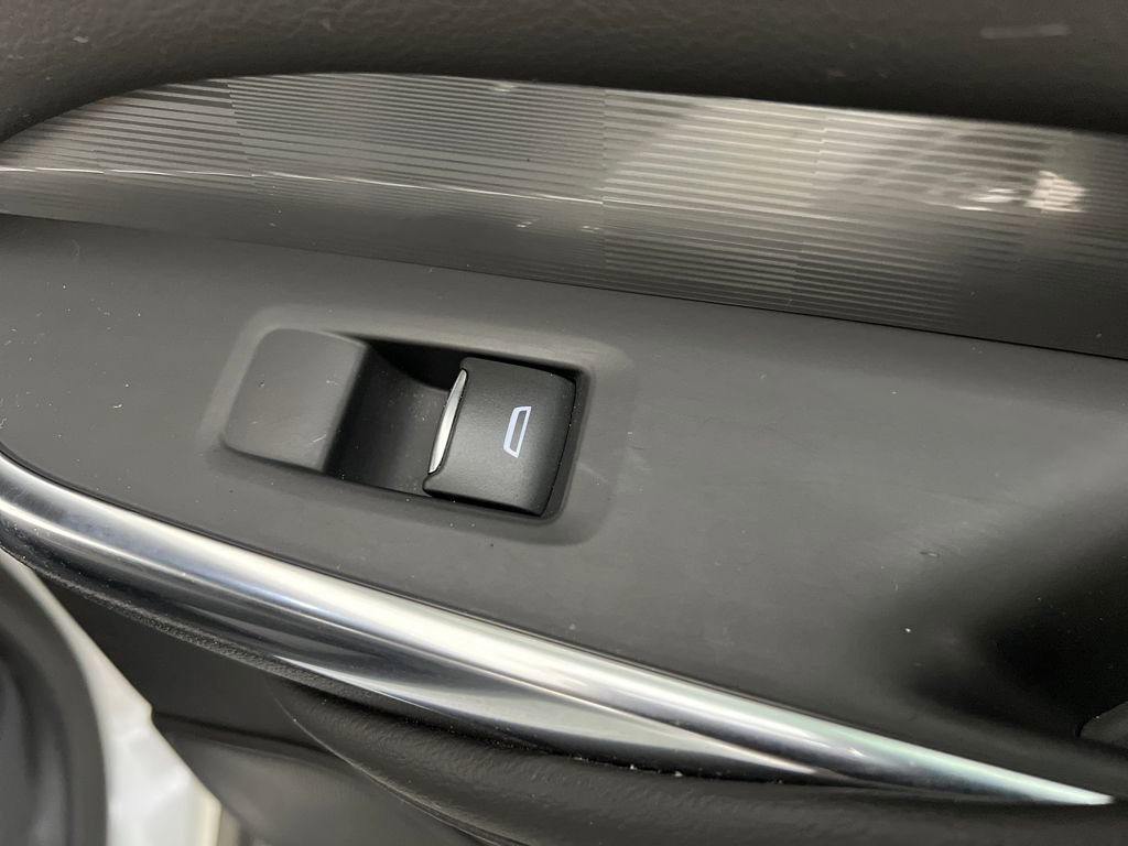 Used 2024 Cadillac XT4 Premium Luxury image 21