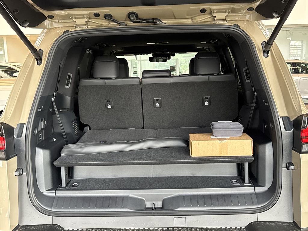 New 2026 Lexus LX 700h Overtrail image 5