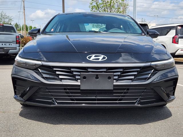 Used 2025 Hyundai Elantra Sport image 2